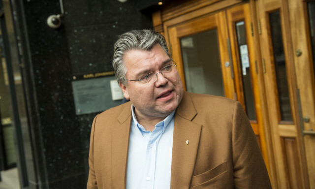 Teaterstykke kaller Frp-ere rasister. Men partiet freder millionstøtta
